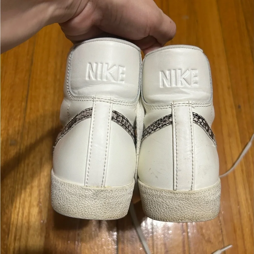 Nike Blazer Mid '77 SE Sail Off White Snakeskin Beige  Size 10